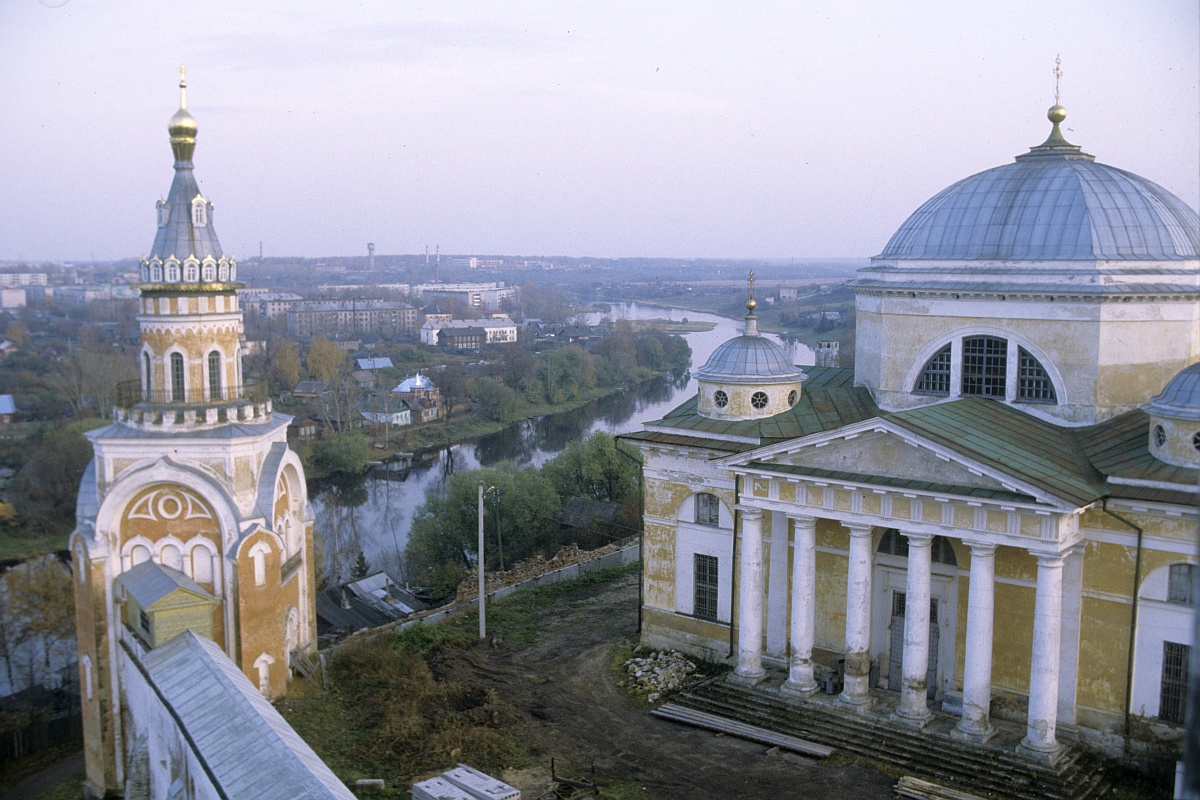 Есть в списке и исторические города с богатой многовековой историей. К примеру, один из старейших в России - Торжок Тверской области. Есть в списке и исторические города с богатой многовековой историей. К примеру, один из старейших в России - Торжок Тверской области.