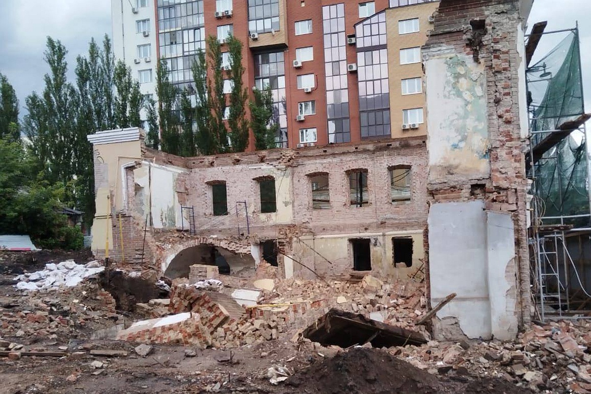 У дома есть владелец: в 2023 году администрация Уфы продала "Дом Душиных" с торгов. Предприниматель хотел открыть здесь точку общепита.