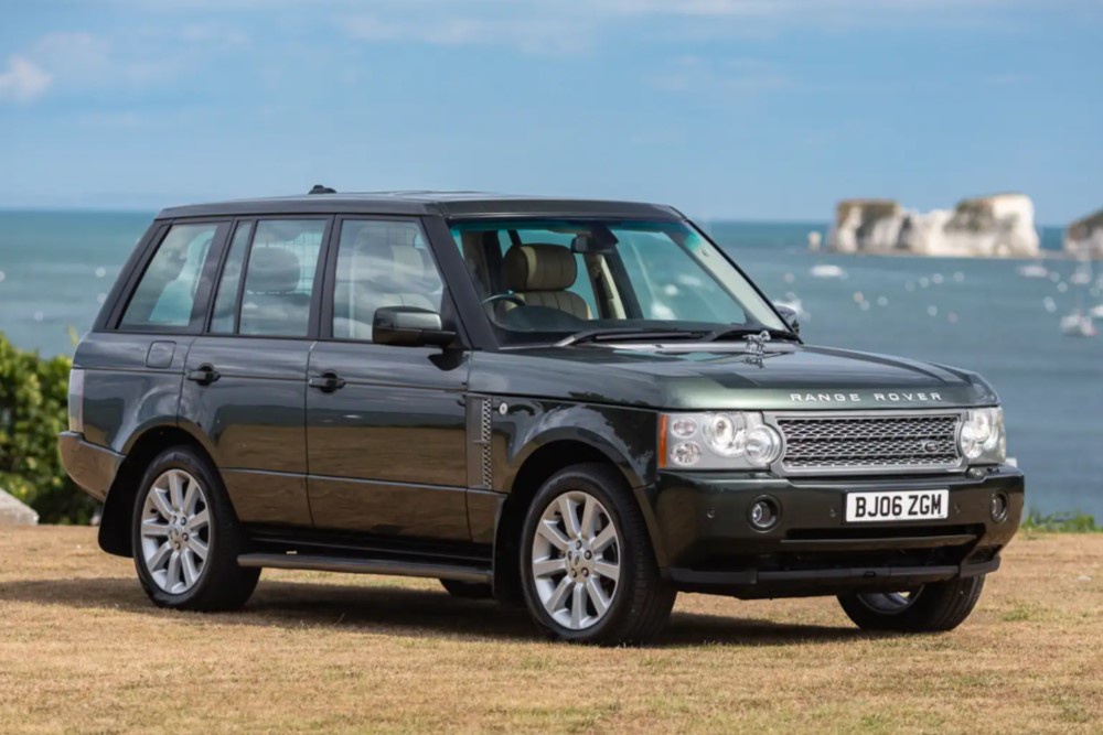 Бывший автомобиль королевы Англии Range Rover Supercharged выставили на торги