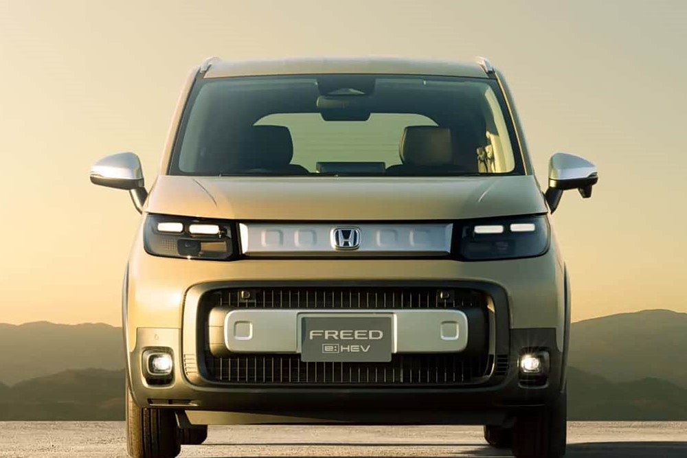 В России начались продажи компактвэнов Honda Freed Crosstar