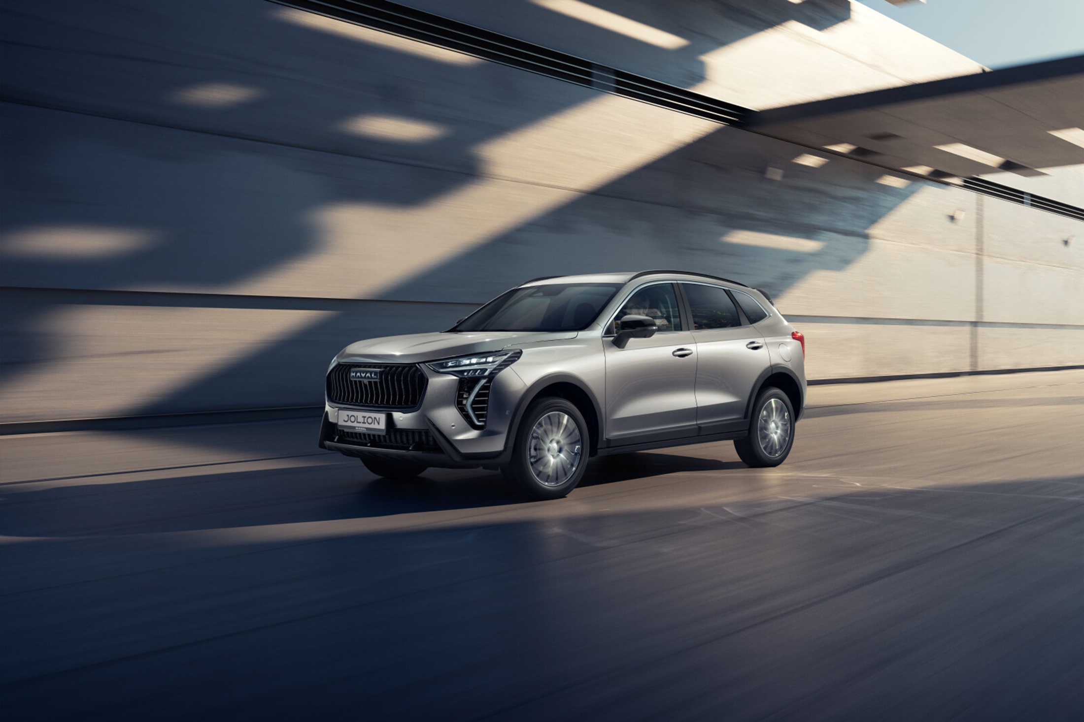 Haval Jolion — дважды первый в России. Это не только самый популярный новый кроссовер в РФ, но и самый популярный «китаец» с пробегом