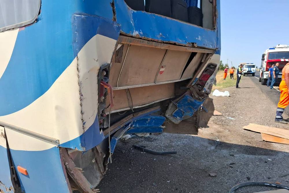 В Крыму иномарка столкнулась с автобусом, один человек погиб