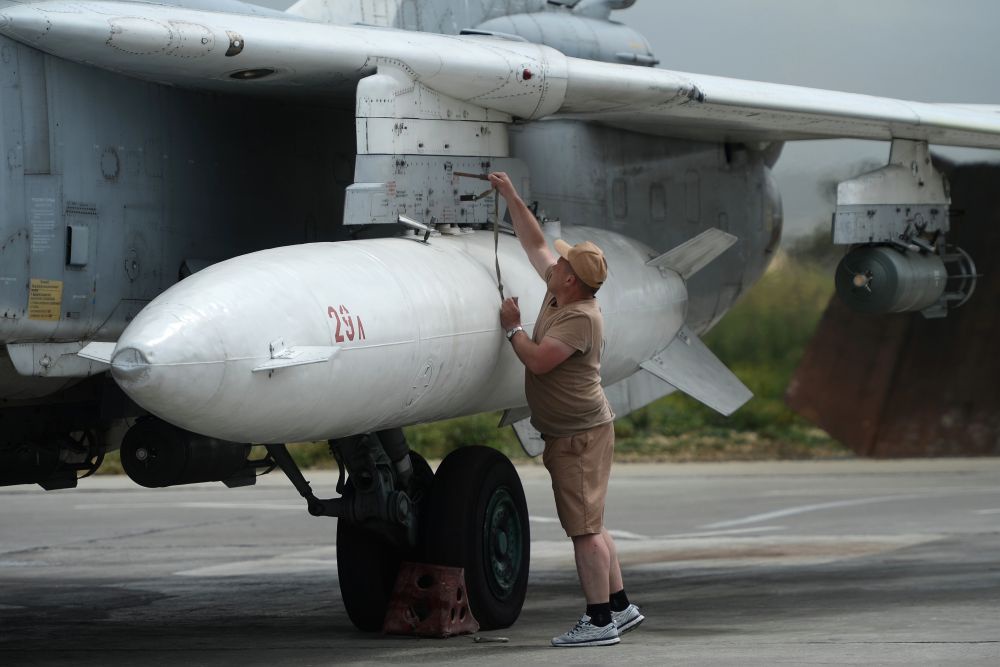Дрон зафиксировал снос украинского моста при помощи ФАБ-3000