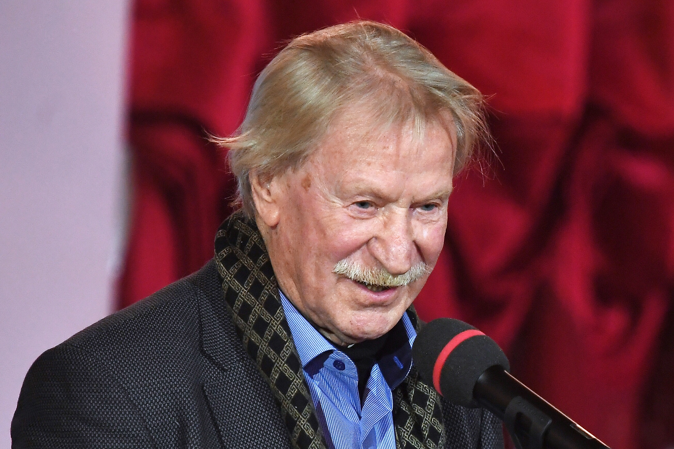 Лауреат премии "Золотая Маска" в номинации "За выдающийся вклад в развитие театрального искусства" актер Иван Краско . 2018 год.