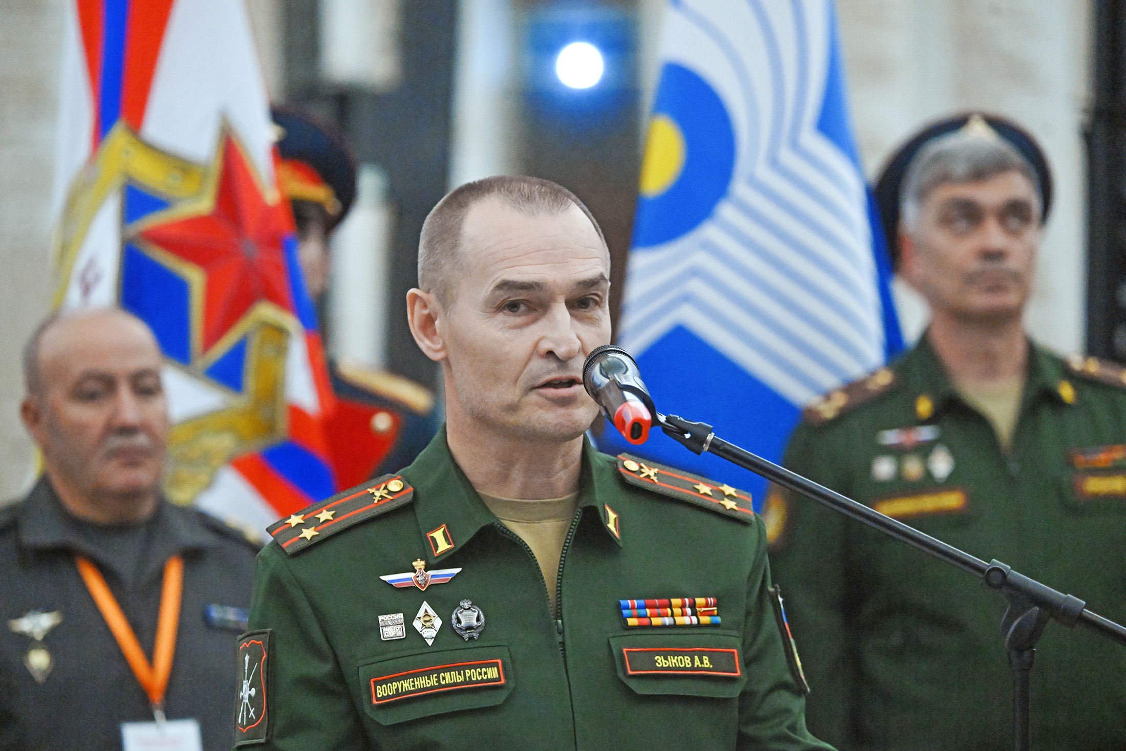 Начальник Управления физической подготовки и спорта Вооруженных Сил Российской Федерации, полковник Андрей Зыков выступает на торжественной церемонии открытия IV Военно-спортивных игр вооруженных сил стран СНГ в Музее Победы в Москве. 
