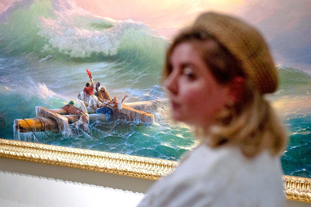 Как русская литература "вышла из гоголевской "Шинели", так маринисты родились из морской пены Айвазовского.