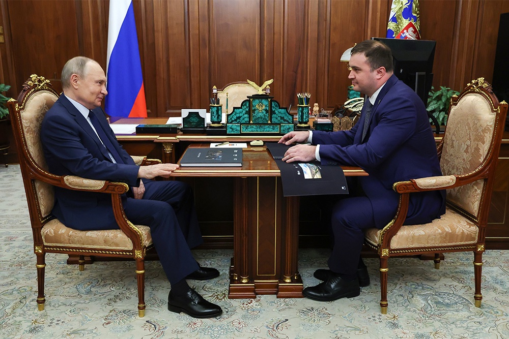 Владимир Путин обсудил с губернатором Омской области Хоценко перспективы региона