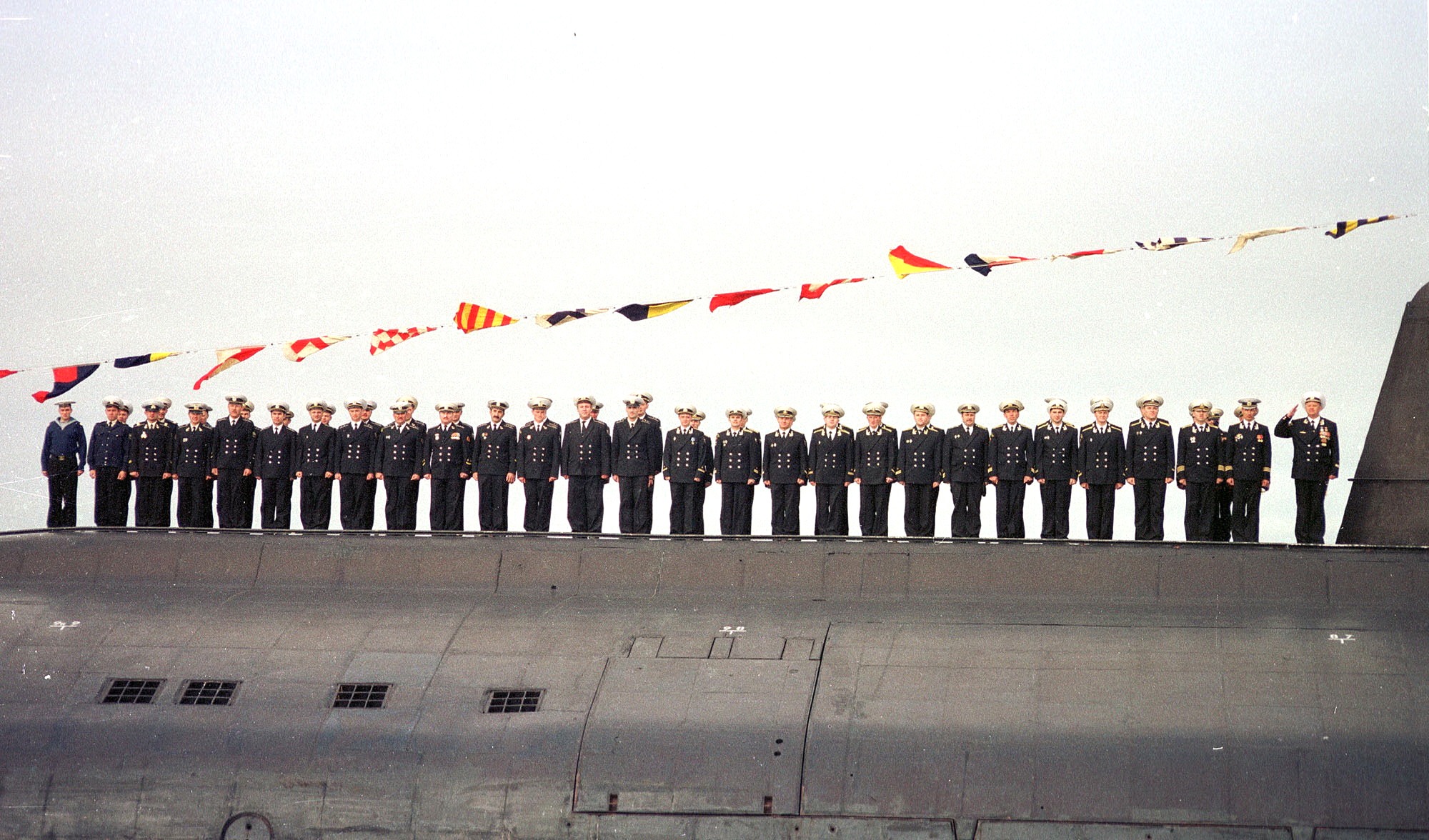 25 лет назад в Баренцевом море погибла атомная подводная лодка "Курск"