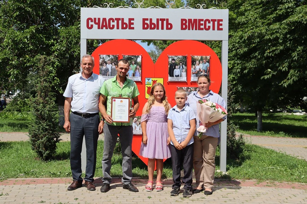 В Белгородской области появилась "семейная" Доска почета
