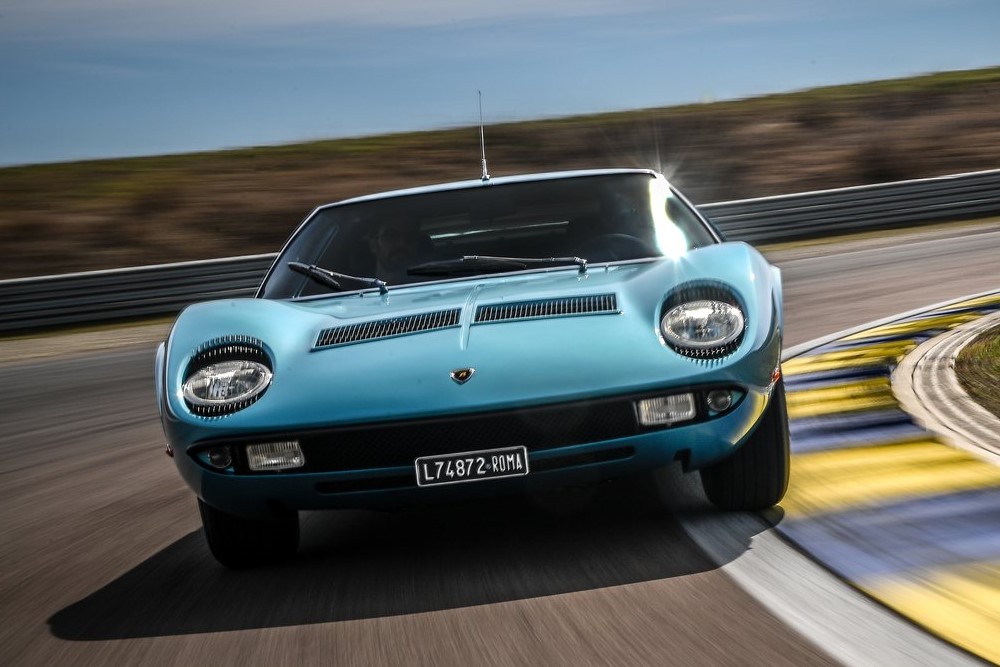 Lamborghini Miura, на 40 лет замурованную в квартире, купили за миллион долларов