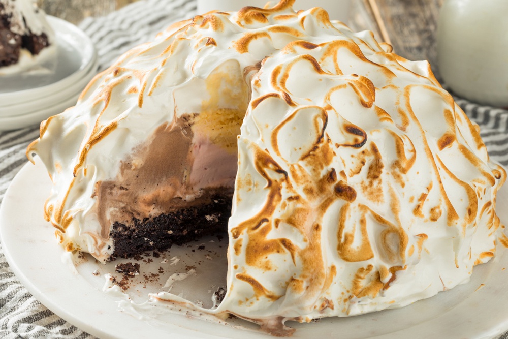 Живописная и холодная Аляска стала в свое время вдохновением для изобретения кондитерского изделия - запеченной "Аляски".