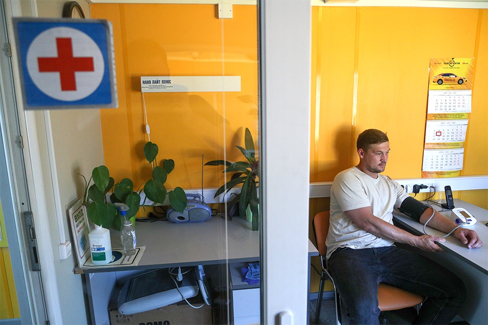 К сожалению, далеко не каждый водитель такси проходит медосмотр перед выездом на работу.