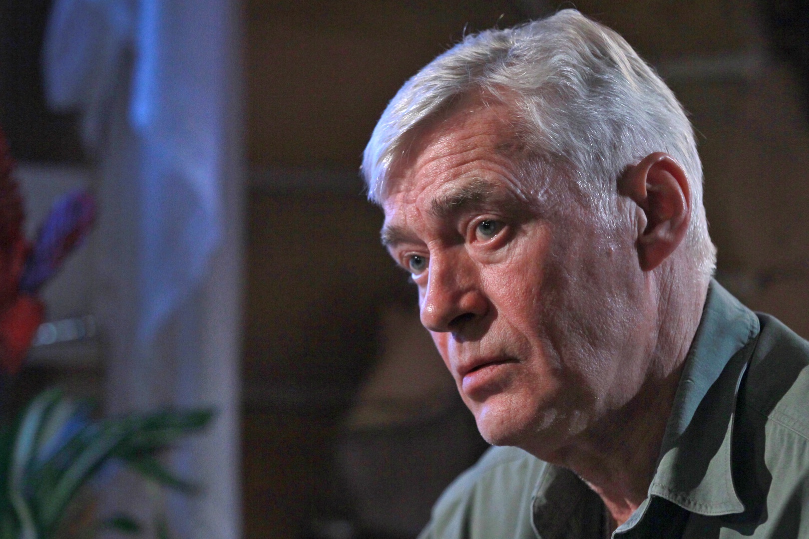 Актер Борис Щербаков в своем доме в деревне "Рыбаки" на Озере Круглом. 2012 год. 