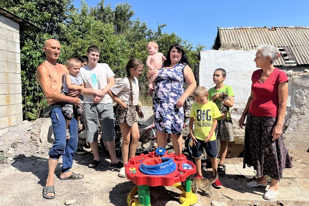 Семья Лупачевых - 9 жизней, одна надежда. Елена и Александр крепко удерживают фронт семейного счастья.
