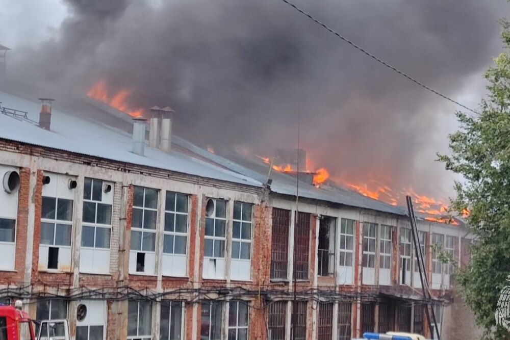Крупный пожар потушен в Ивановской области на местном предприятии Крупный пожар потушен в Ивановской области на местном предприятии