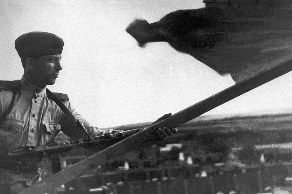 На совещании министров иностранных дел СССР, США и Великобритании в декабре 1945 года было принято советское предложение воссоздать Корею как единое и независимое государство. Однако выработать формулу его образования так и не удалось.