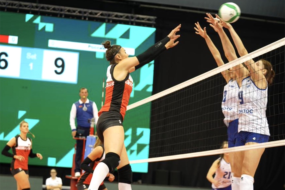 У россиянок (в светлой форме) за два матча суммарно солидное преимущество по выигранным на блоке очкам - 26:14.