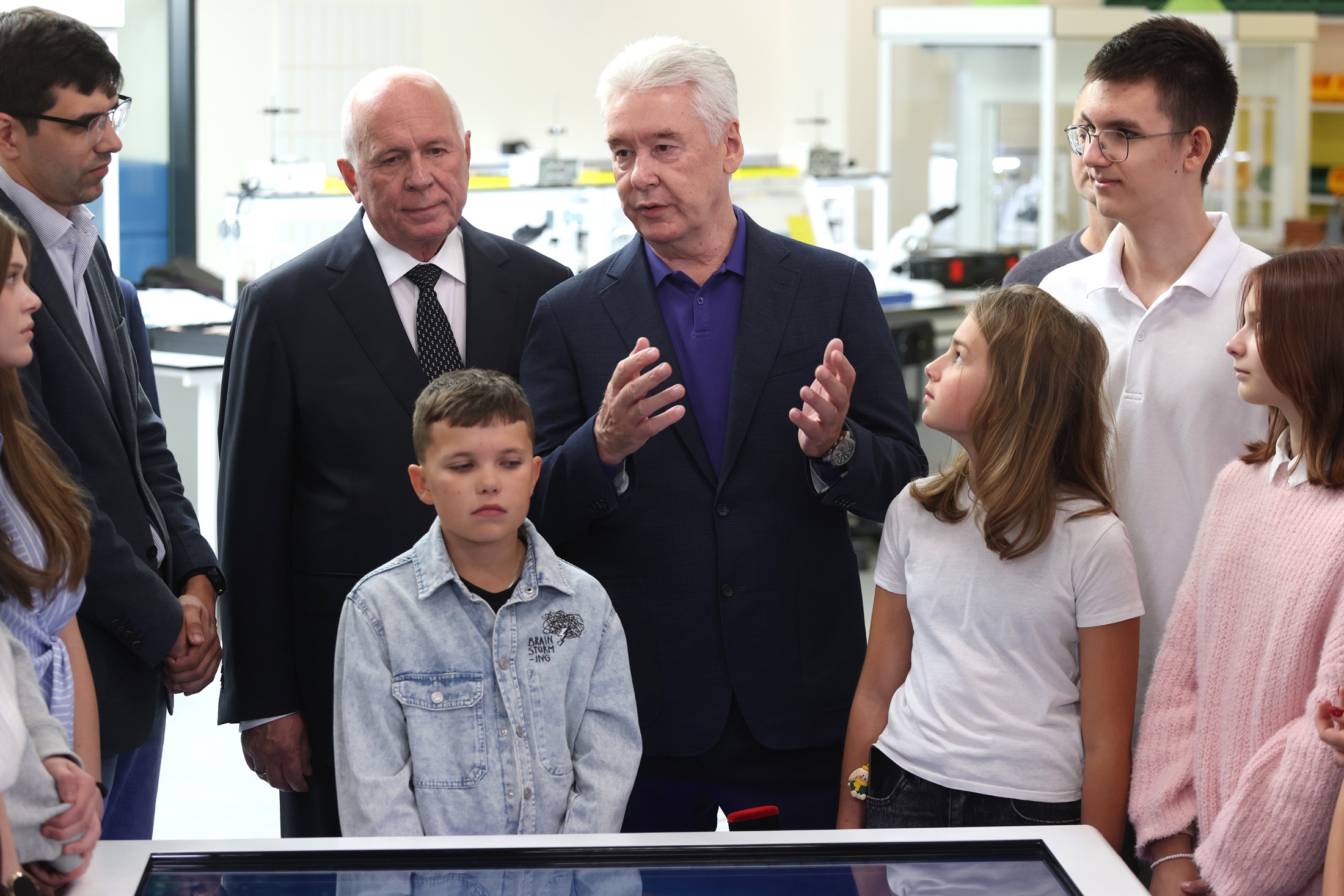 Сергей Собянин уверен, что обучать будущих инженеров надо так, чтобы работали потом они профессионально и с душой.