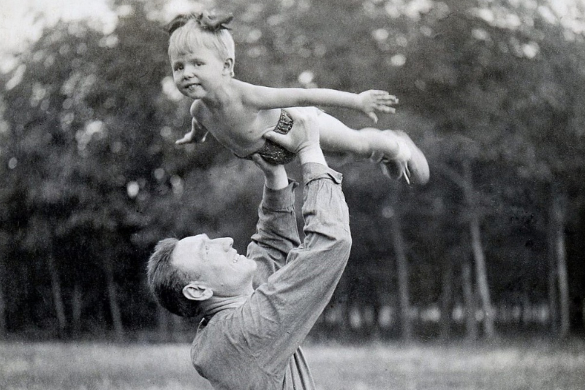 Сергей Бирюзов с дочерью Ольгой в 1940-м году.
