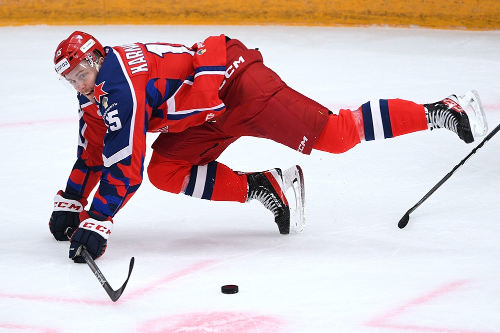 Павел Карнаухов, один из тех в нынешнем ЦСКА, с кем Игорь Никитин брал Кубок Гагарина в 2019 году.