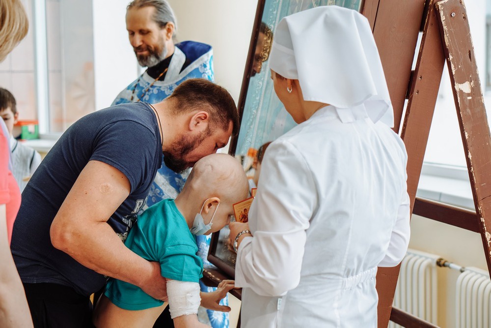 Врачи заметили, что икона в больнице помогает и пациентам, и врачам успешно бороться с болезнью.