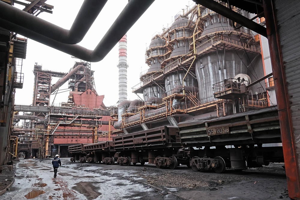 Металлургический комбинат работает в Нижнем Тагиле уже 85 лет, но материнская компания была зарегистрирована в Великобритании.