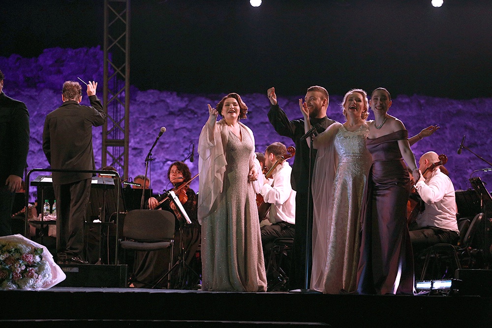 Концерт-открытие фестиваля по традиции собрал настоящих звезд из числа друзей Хиблы.