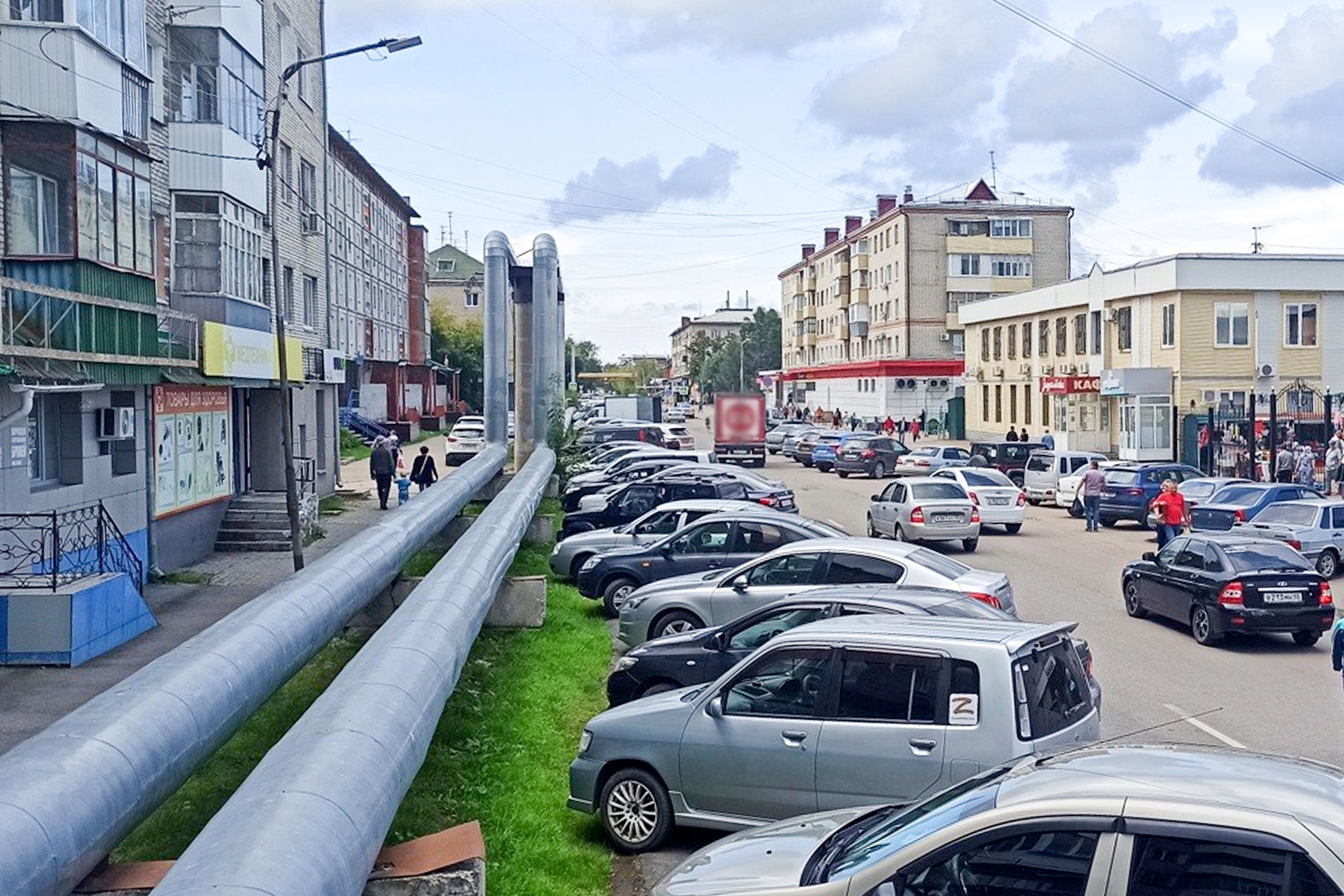 Теплотрассу на улице Февральской студенты предложили расписать красками и превратить в арт-объект.