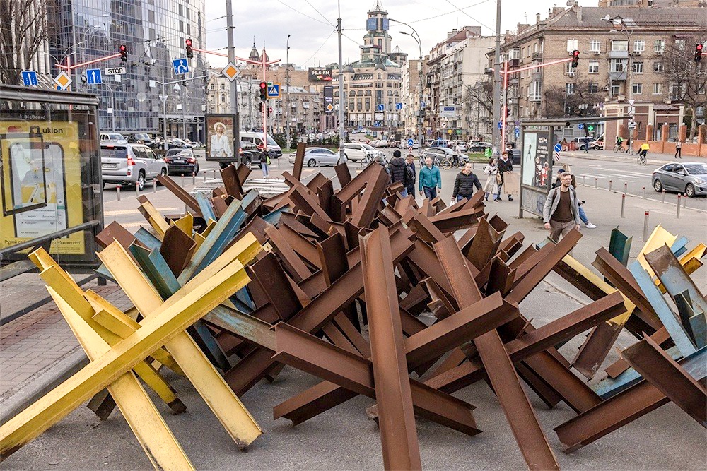 Баррикады и "ежи" могут снова появиться на улицах Киева во время митингов против мира.