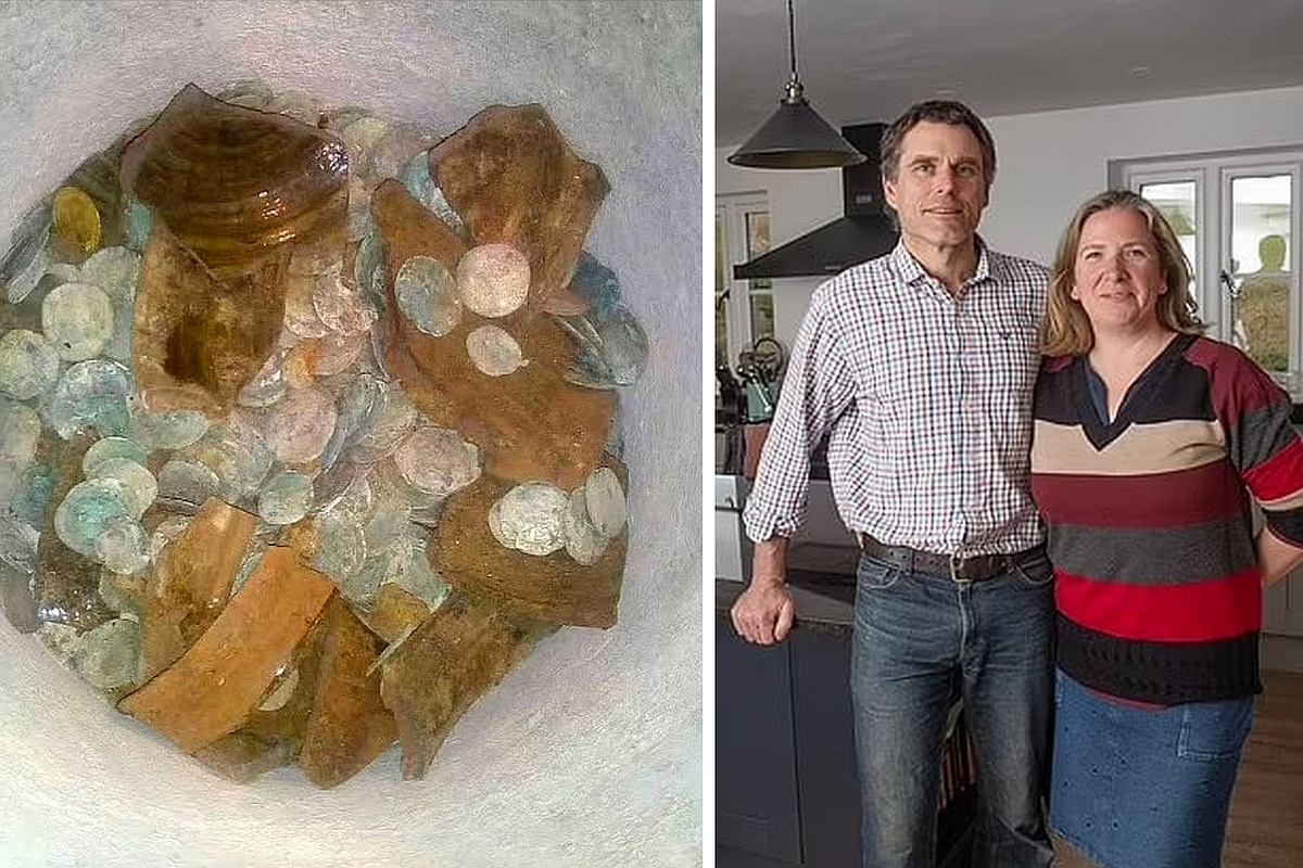 Клад из сотни монет XVII века случайно обнаружила в прошлом году у себя в доме Роберт и Бетти Фукс. 