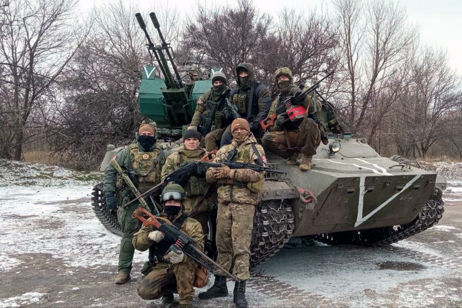 Зенитчики прикрывают небо 24 часа в сути, не давая украинским дронам приблизиться к нашим позициям.