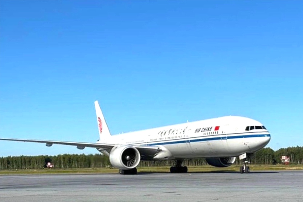 Летчики запросили внеплановую посадку из-за неисправности одного из двигателей.