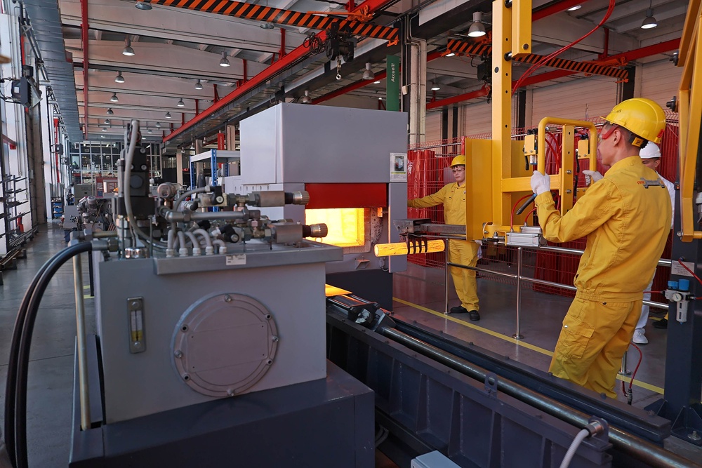 Уральские парламентарии разработали механизм, позволяющий ребятам подтянуть знания, успешно сдать школьные экзамены и овладеть профессиональными навыками.