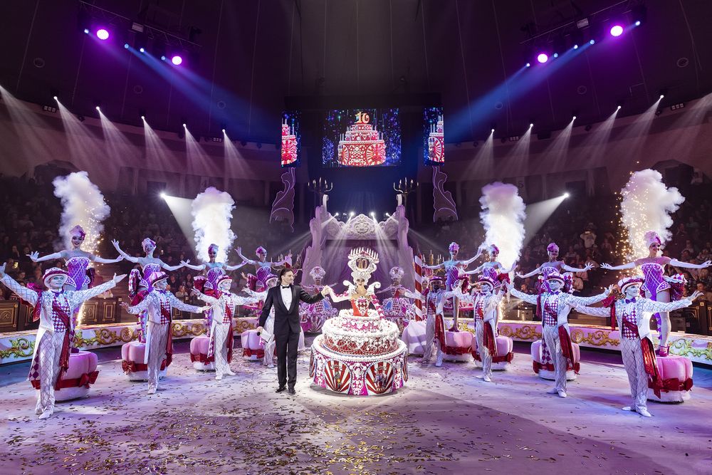 За год Росгосцирком проведено 4 фестиваля мирового уровня, представления посмотрели 15 тысяч зрителей, а онлайн-трансляции собрали аудиторию в 5,7 миллиона человек. За год Росгосцирком проведено 4 фестиваля мирового уровня, представления посмотрели 15 тысяч зрителей, а онлайн-трансляции собрали аудиторию в 5,7 миллиона человек.