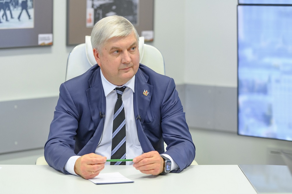 В ходе прямой линии губернатор Александр Гусев осветил ключевые события, которые повлияли на развитие региона в 2025 году.