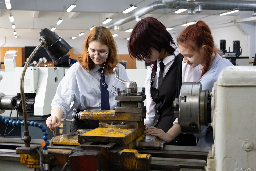 Программа профориентации "Промышленник Сибири", получившая краткое название "Промка", была представлена на Всероссийский конкурс лучших практик подготовки рабочих кадров и специалистов среднего звена. Программа профориентации "Промышленник Сибири", получившая краткое название "Промка", была представлена на Всероссийский конкурс лучших практик подготовки рабочих кадров и специалистов среднего звена.