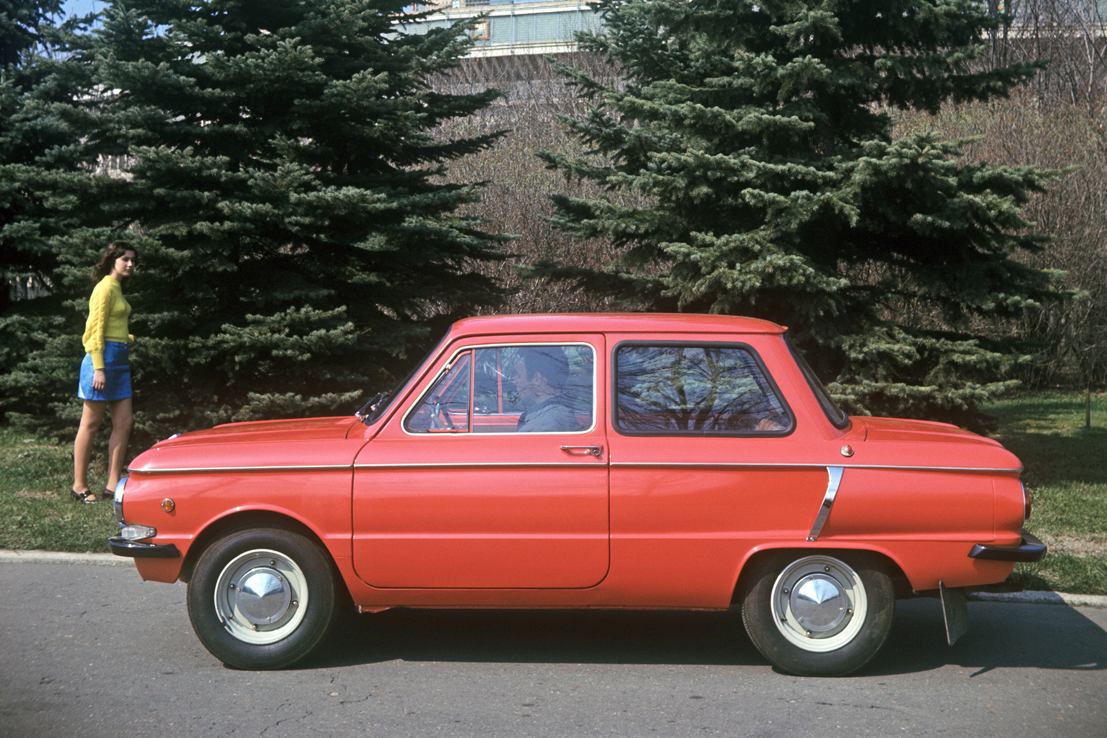 Модернизированная модель ЗАЗ-968 А "Запорожец" - советский автомобиль I группы малого класса, выпускавшийся Запорожским автомобильным заводом с 1973 по 1979 год. Модернизированная модель ЗАЗ-968 А "Запорожец" - советский автомобиль I группы малого класса, выпускавшийся Запорожским автомобильным заводом с 1973 по 1979 год.