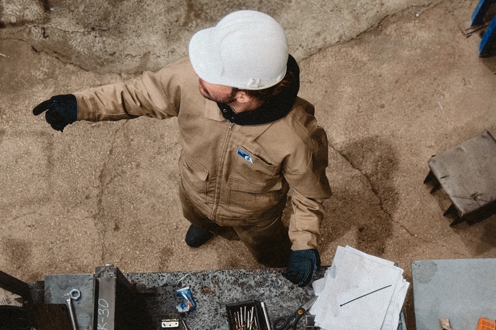 Одежда, созданная молодыми дизайнерами из Челябинска, органично смотрится и в городской среде, и в производственной.