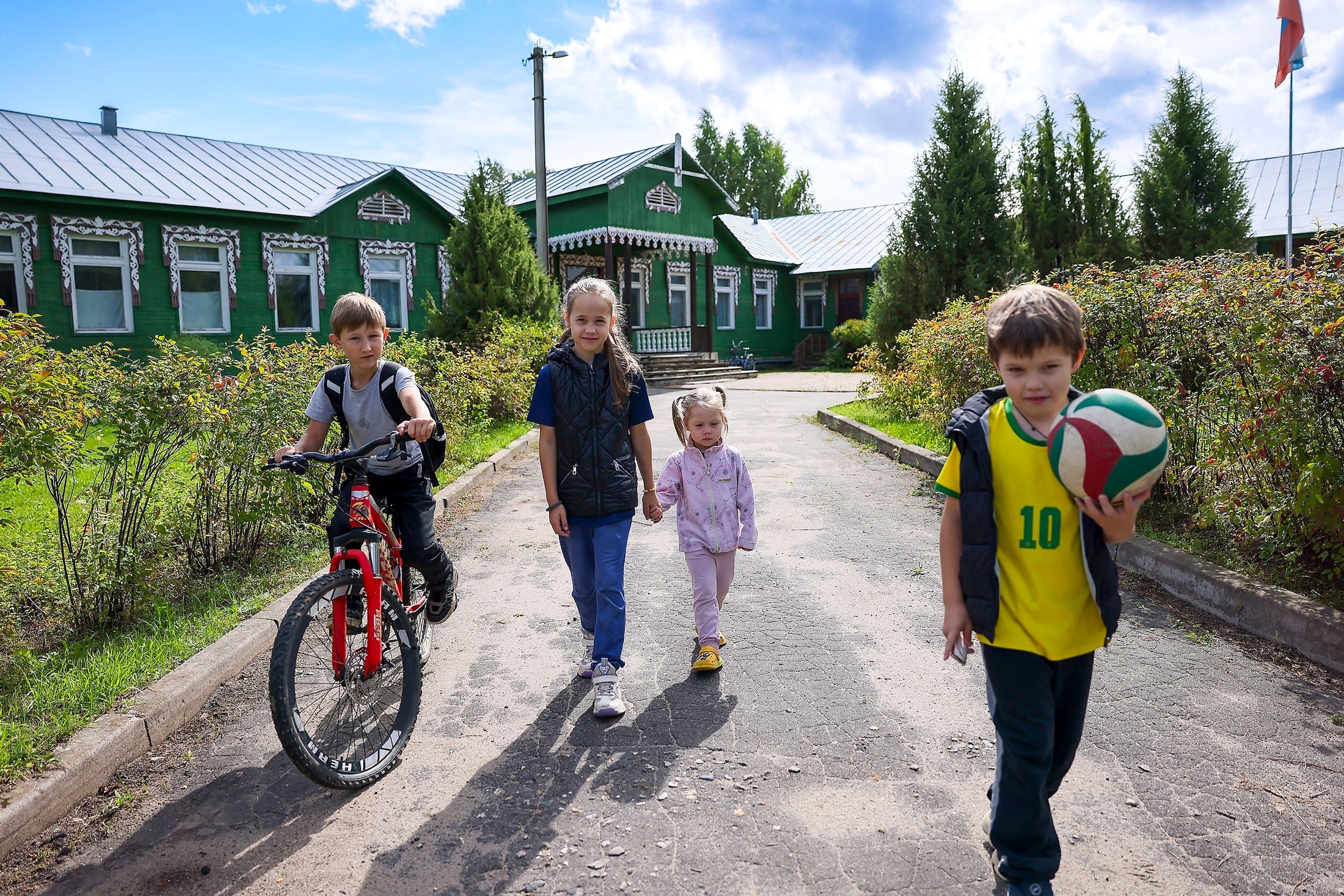 На месте сгоревшей выросла замечательная сельская школа имени Анатолия Юркова