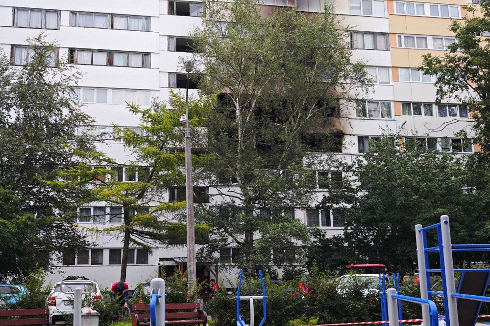 Дом по улице Стойкости в Санкт-Петербурге, где произошел пожар Дом по улице Стойкости в Санкт-Петербурге, где произошел пожар