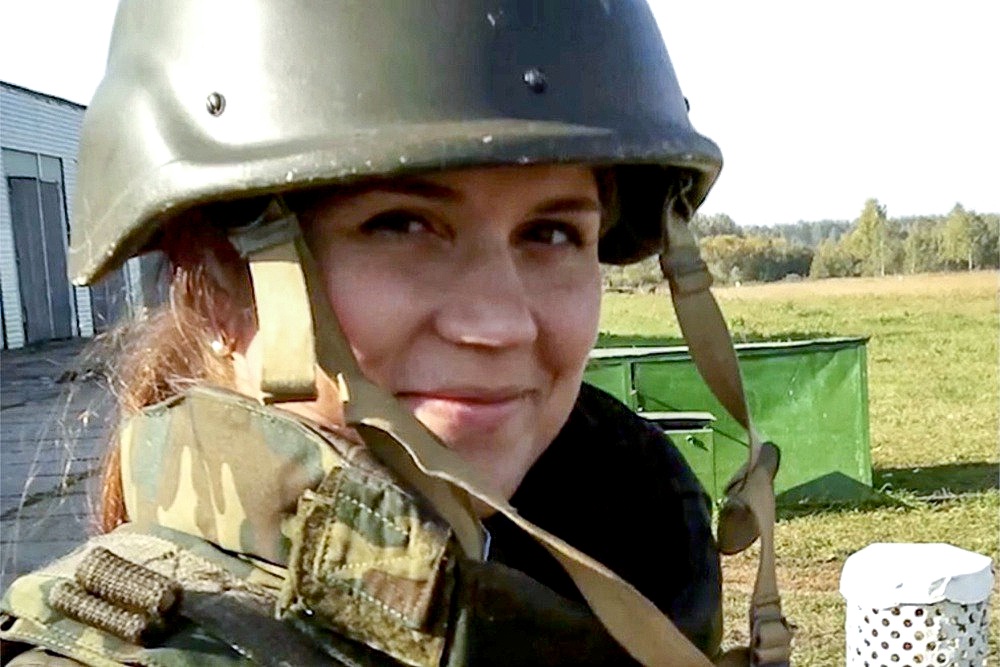 Сотни бойцов, которым военврач Косова спасла жизнь, на улице ее не узнают. Смотрите и запоминайте.