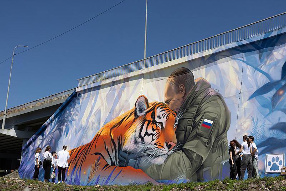 Символичный мурал с Путиным и тигром нарисовали во Владивостоке. Символичный мурал с Путиным и тигром нарисовали во Владивостоке.