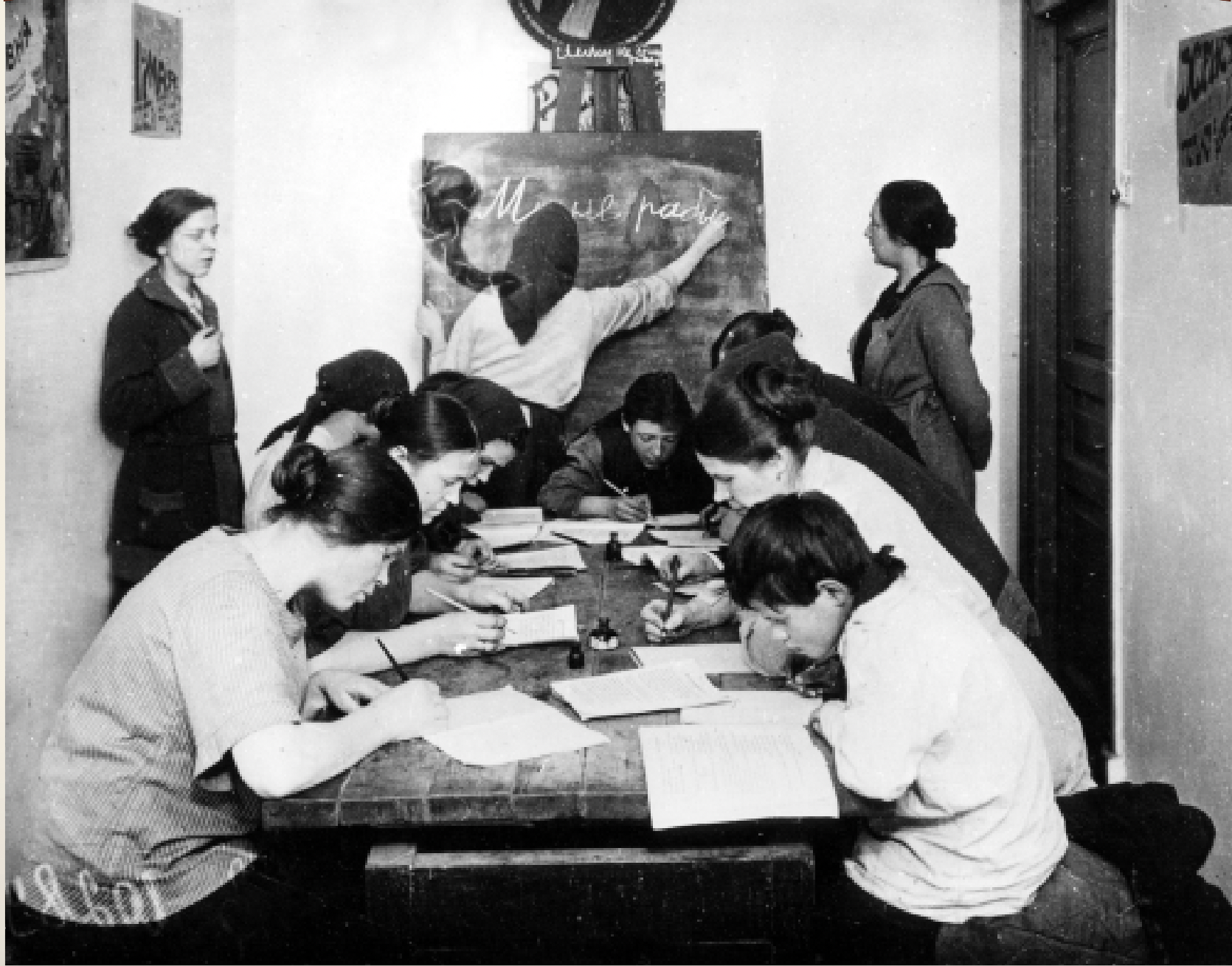 В школе. 1920-е. В школе. 1920-е.
