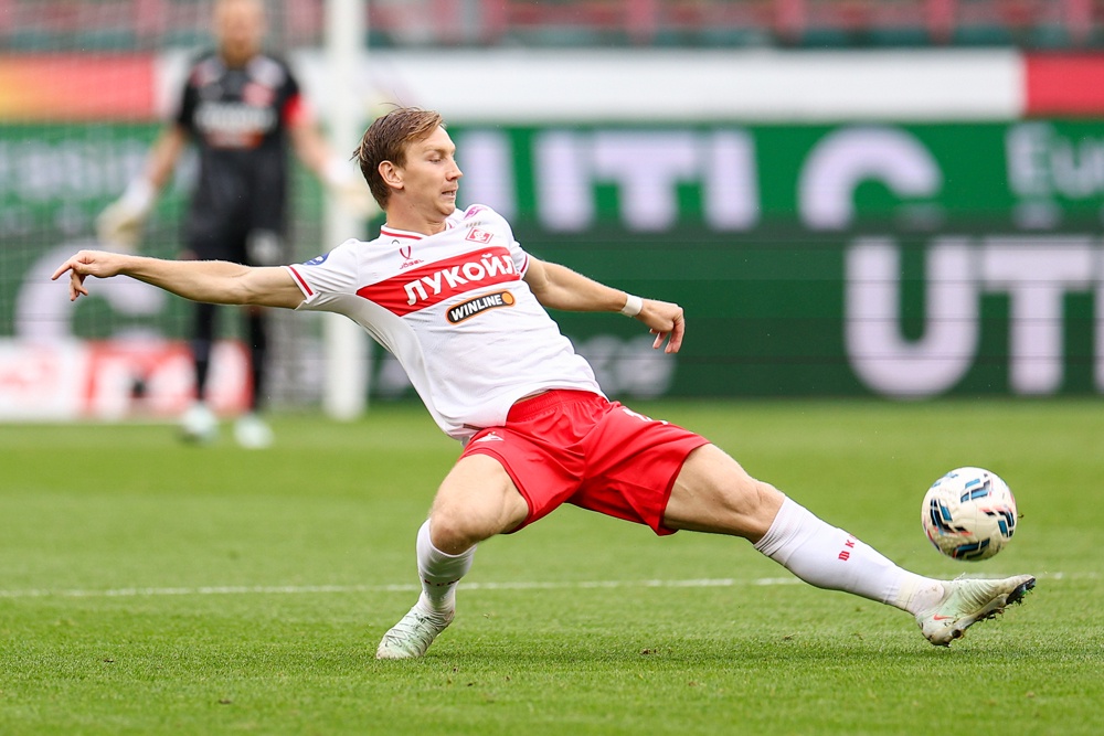 Наиль Умяров ("Спартак") во время матча. Наиль Умяров ("Спартак") во время матча.