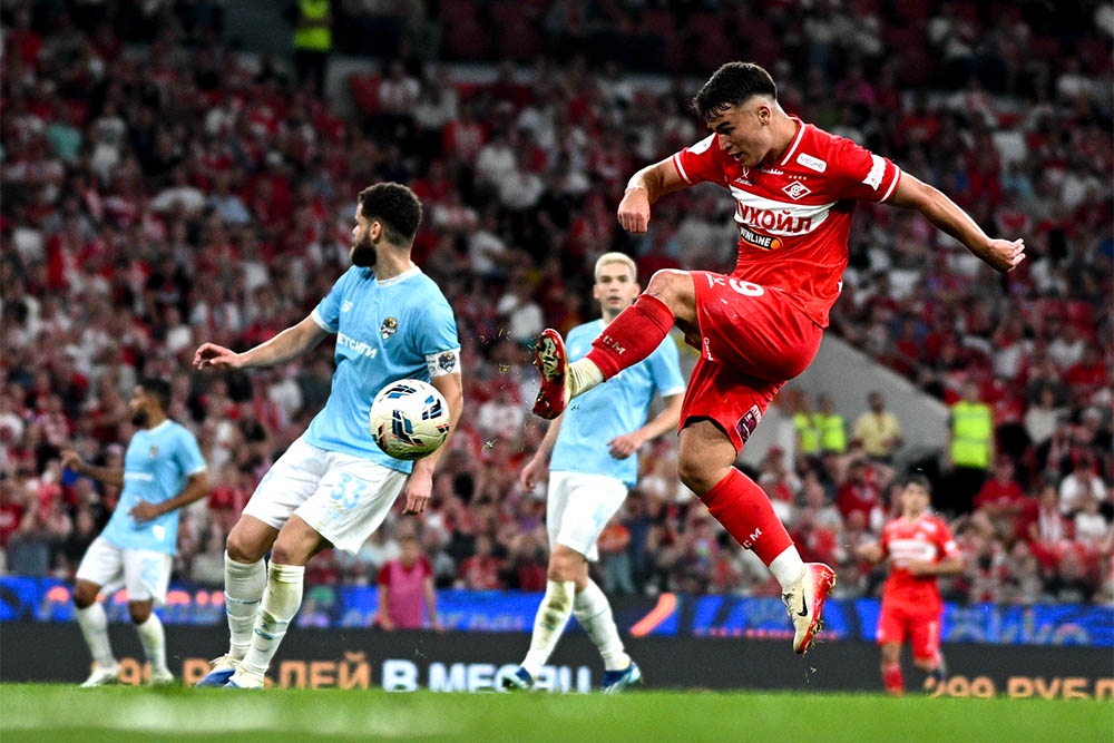 Спартаковец Угальде (на первом плане) никак не может открыть счет забитым мячам в этом сезоне.