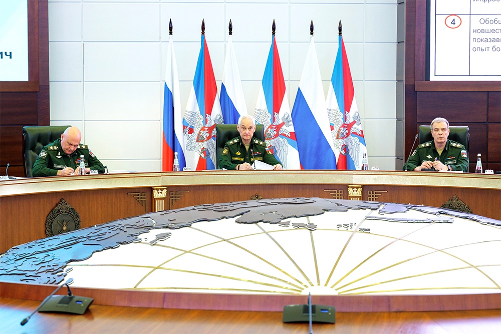 Министр обороны РФ Андрей Белоусов и руководители группировок наших войск, занятых в СВО.