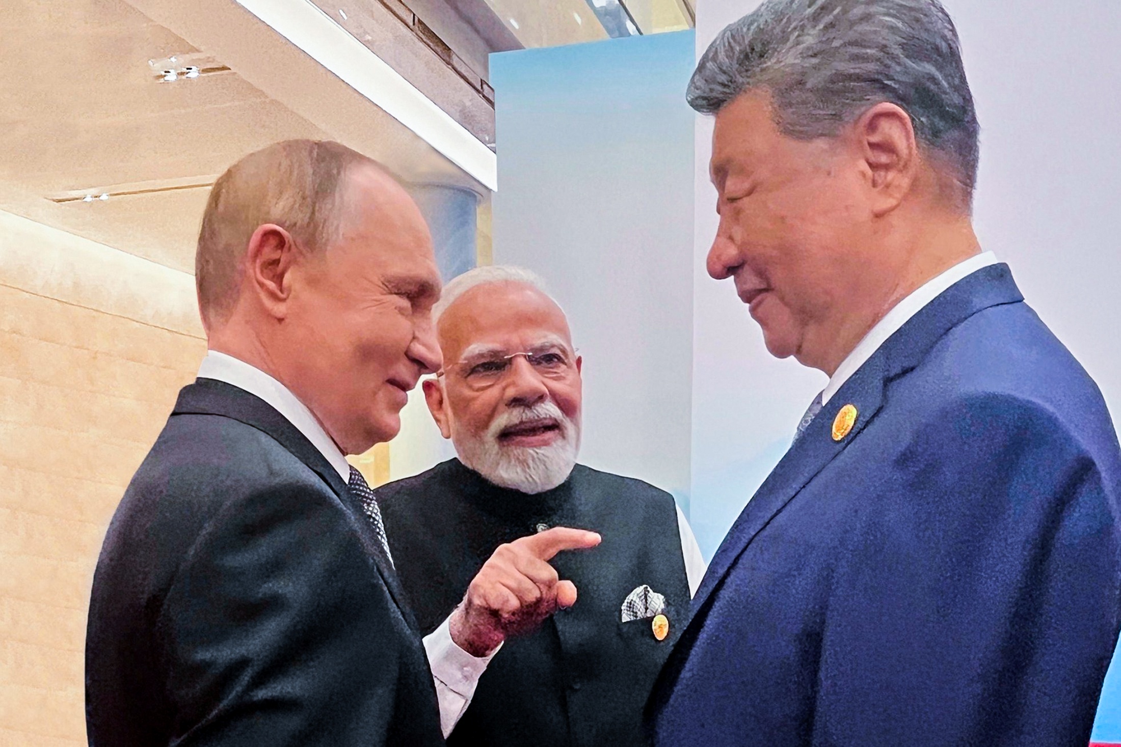 Встреча в Тяньцзине мировых лидеров - Владимира Путина, Си Цзиньпина и Нарендра Моди. 