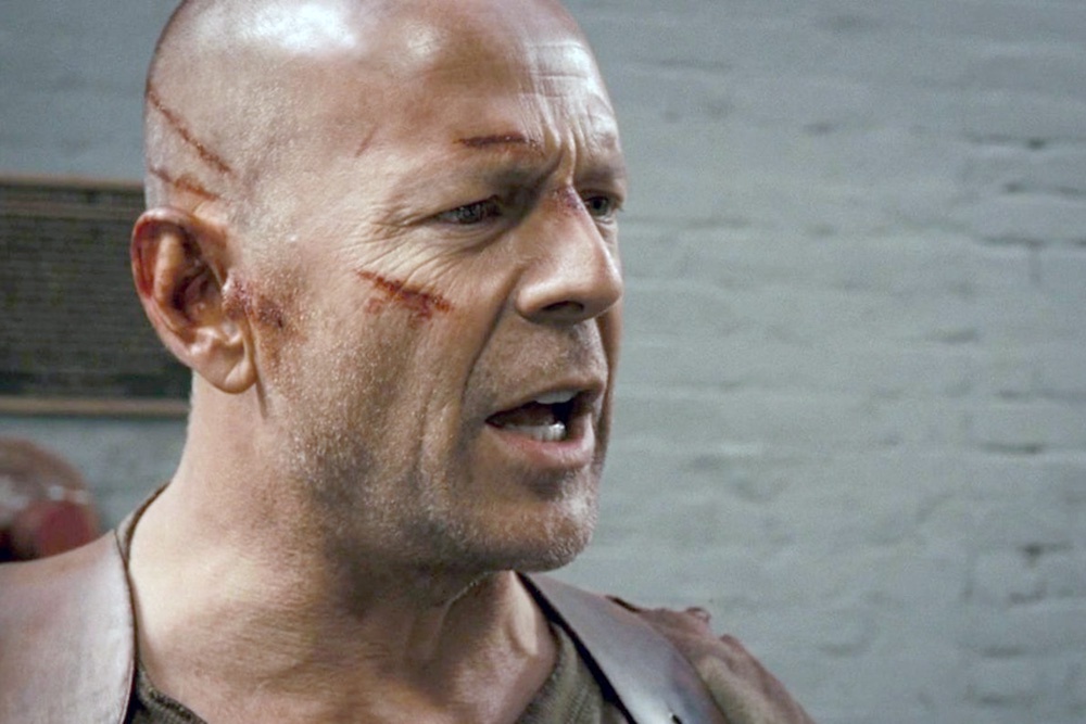 Кадр из фильма "Крепкий орешек 4.0" (2007) Кадр из фильма "Крепкий орешек 4.0" (2007)