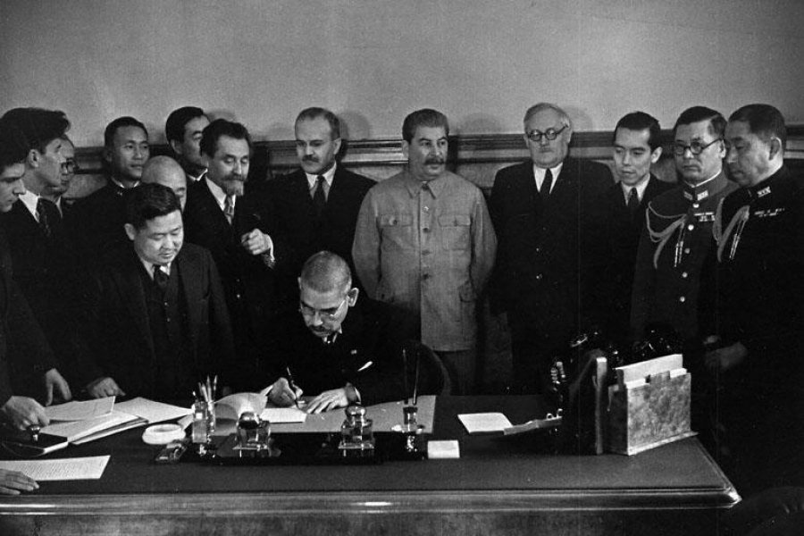 13 апреля 1941 года, подписание Пакта о нейтралитете в Кремле. 13 апреля 1941 года, подписание Пакта о нейтралитете в Кремле.