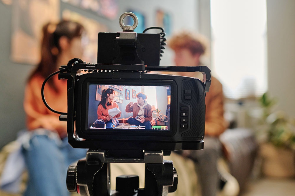 Документальное кино активно интегрируется в ежедневную культуру. Мини-документалки для соцсетей и форматы коротких видео становятся все популярнее.